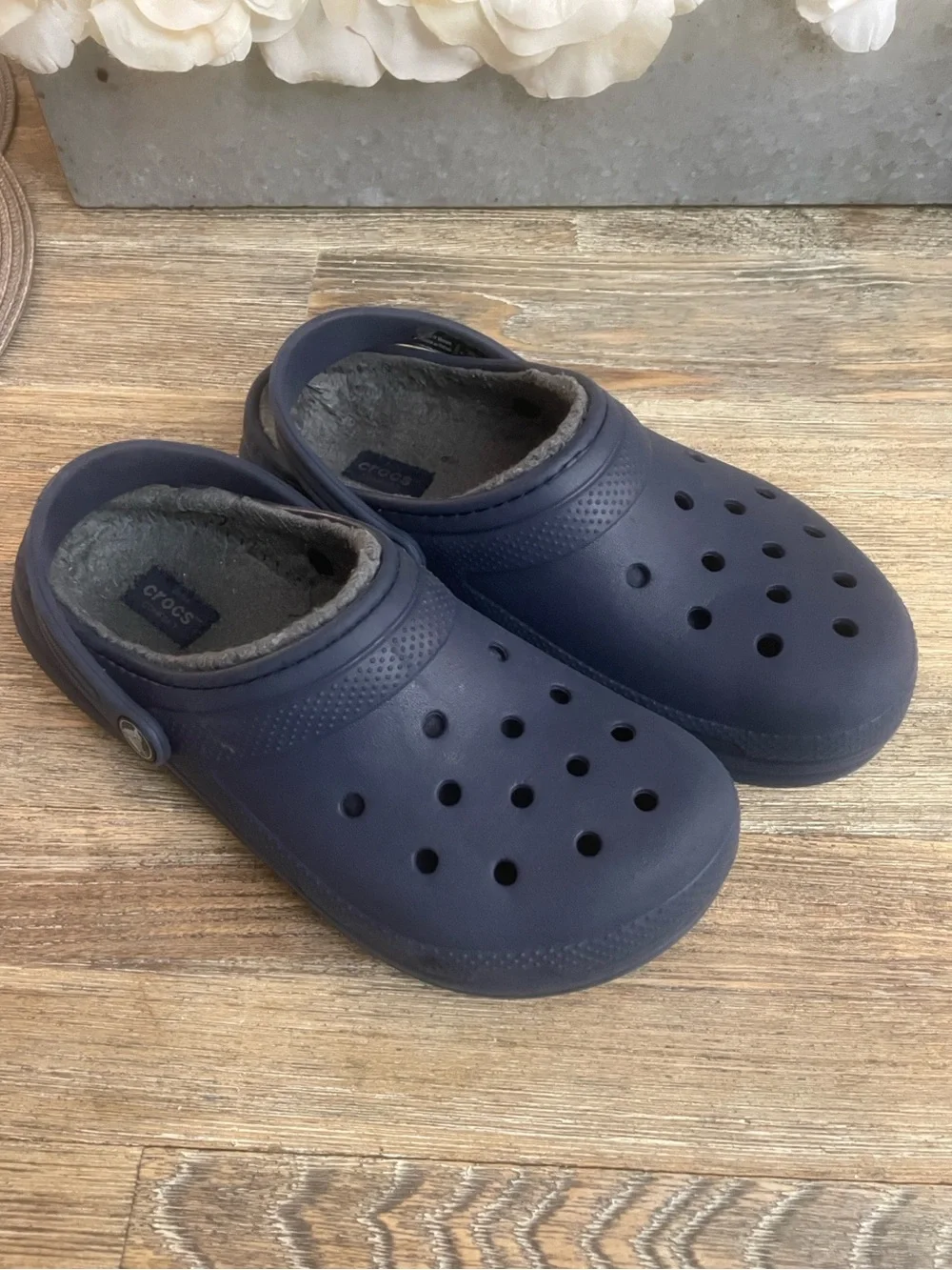 CROCS Kids Classic Clog with Fuzzy Lining in Navy Blue